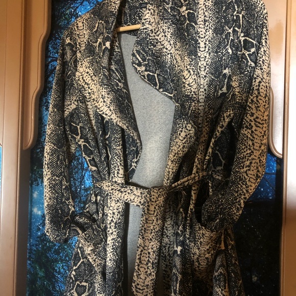 Snake Print Trench Coat NWOT - Picture 5 of 6